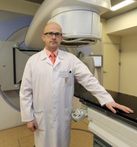 Dr n. med. Krzysztof Małecki, specjalista radioterapii onkologicznej